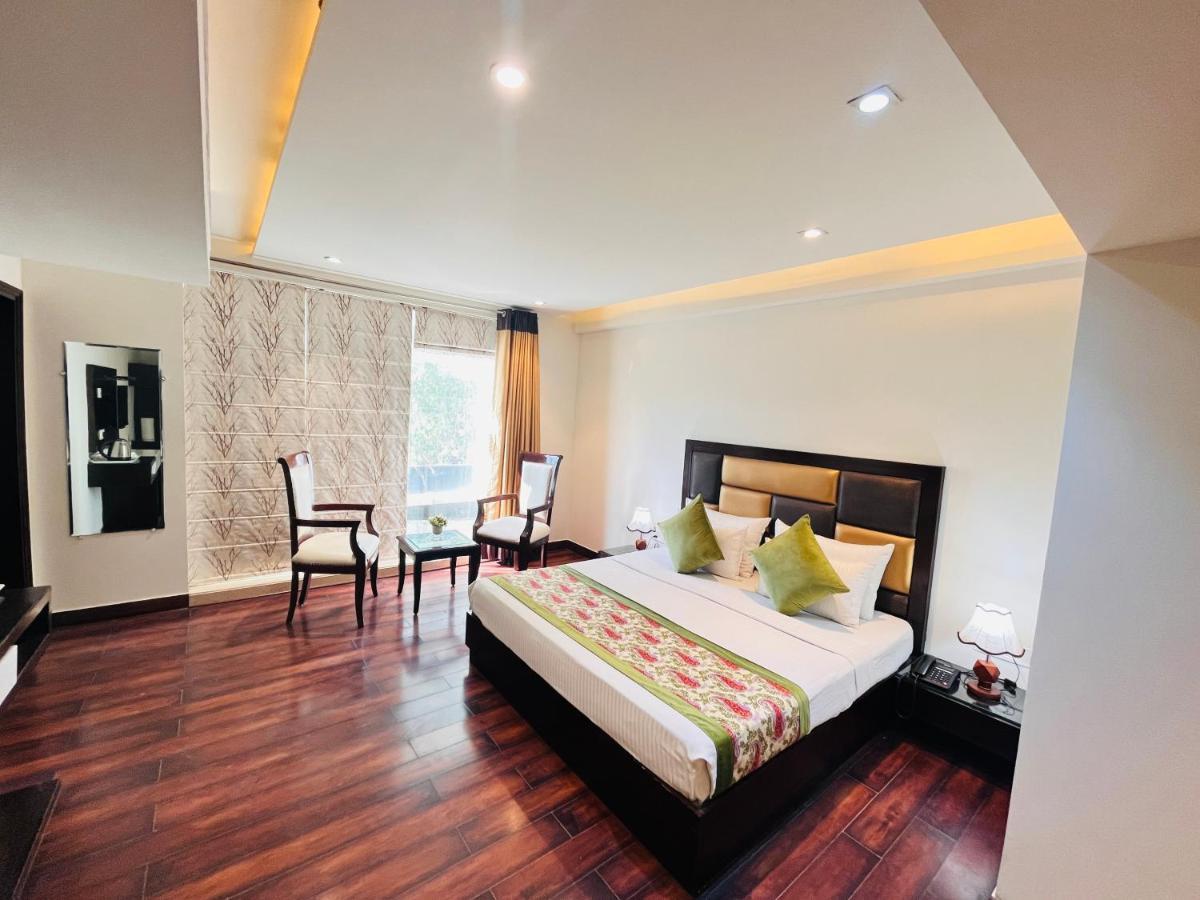 Hotel Aura Ip Grand Karkardooma Metro Station Couple Friendly New Delhi