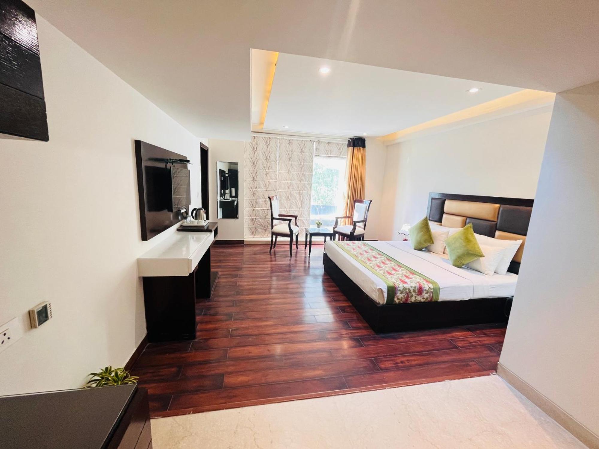 Aura Ip Grand Karkardooma Metro Station Couple Friendly 3*